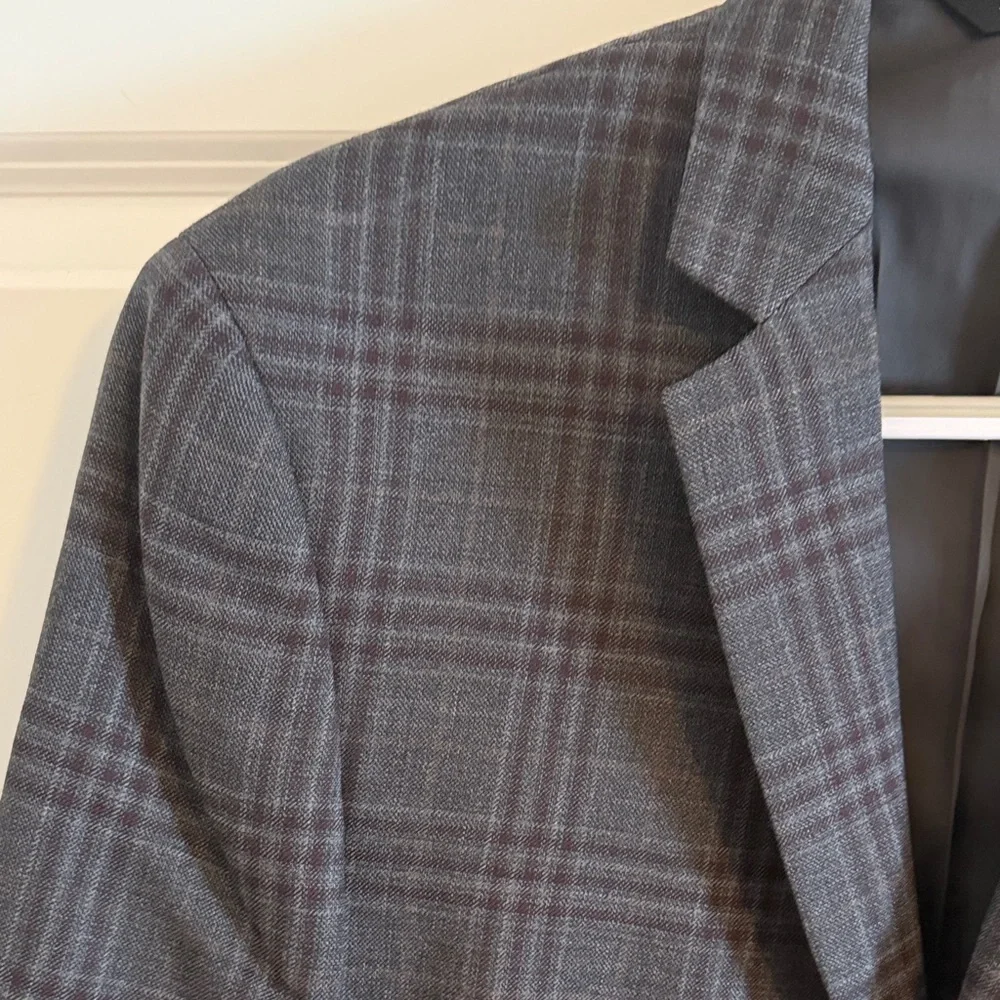 Jos. A. Bank Tailored Fit gray plaid blazer Size 42R 100% Wool